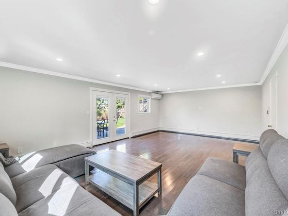2566 Hyacinth Street, Westbury NY 11590