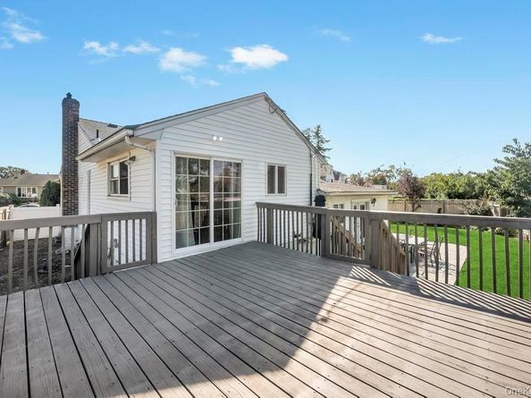 2566 Hyacinth Street, Westbury NY 11590