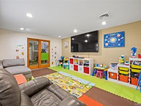 38 Oxford Road, Old Bethpage NY 11804