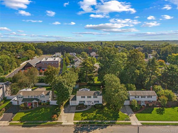 38 Oxford Road, Old Bethpage NY 11804
