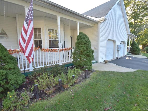2 Oyster Cove Lane, Blue Point NY 11715
