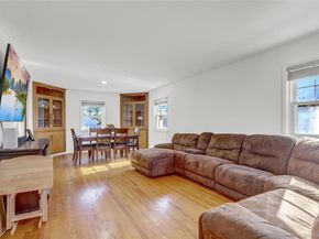 11 W 2nd Street, Deer Park NY 11729