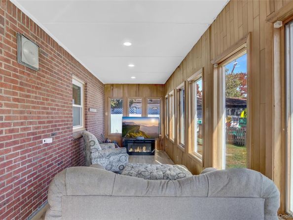 11 W 2nd Street, Deer Park NY 11729