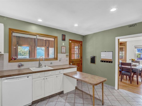 11 W 2nd Street, Deer Park NY 11729