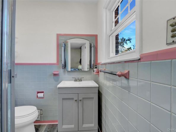 11 W 2nd Street, Deer Park NY 11729