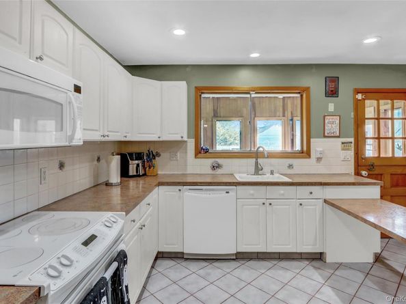 11 W 2nd Street, Deer Park NY 11729