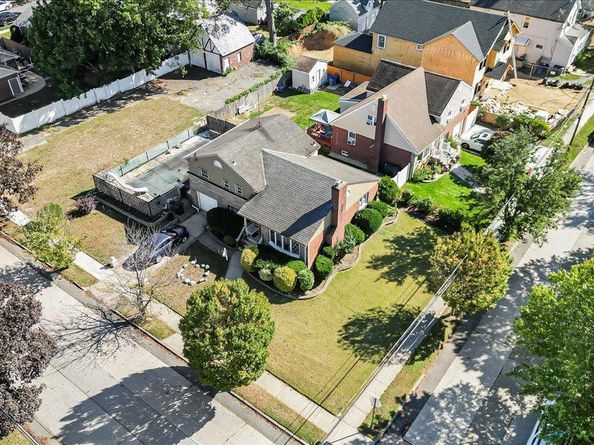 184 Independence Avenue, Freeport NY 11520