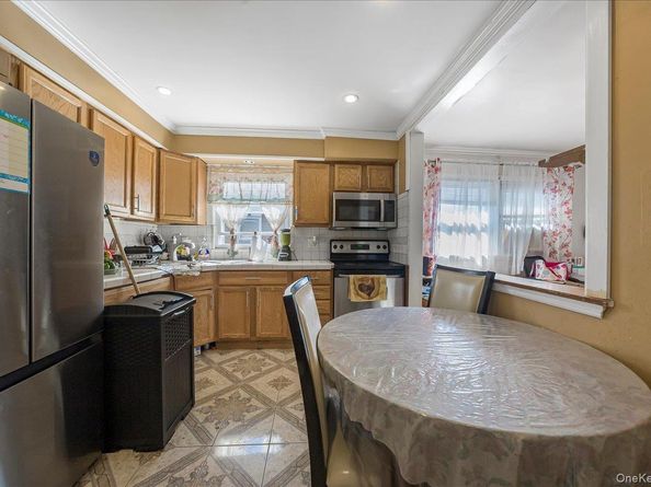 184 Independence Avenue, Freeport NY 11520