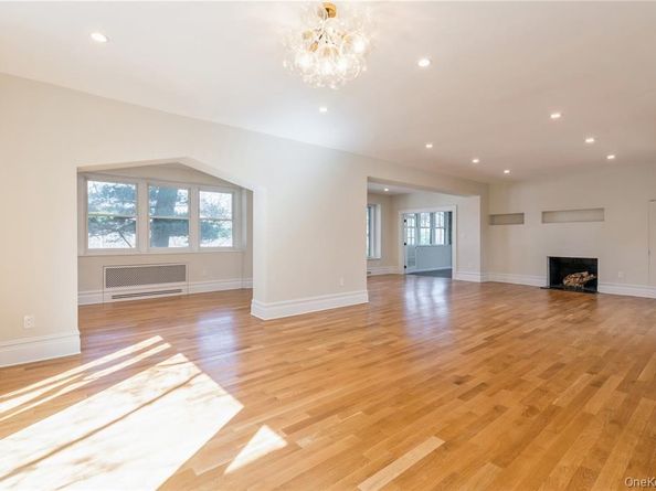 180-24 Grand Central Parkway, Jamaica Estates NY 11432