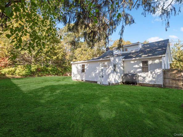 18 Central Parkway, Medford NY 11763