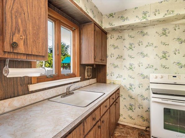 4057 Eve Drive, Seaford NY 11783