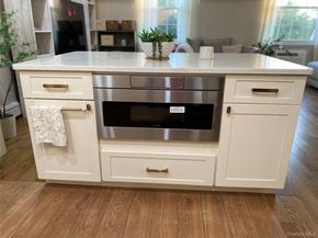 13-36 Robin Lane 70 U, Bayside NY 11360