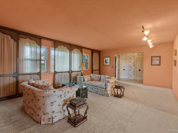 5 Woods Lane, Roslyn NY 11576