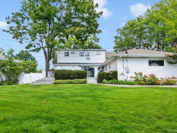 5 Woods Lane, Roslyn NY 11576