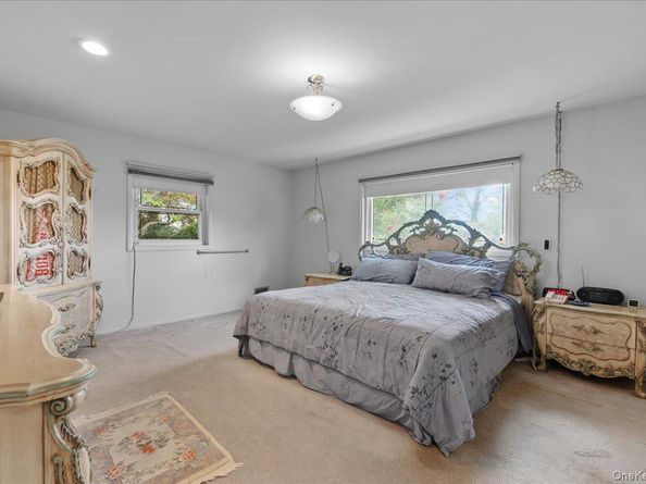 5 Woods Lane, Roslyn NY 11576