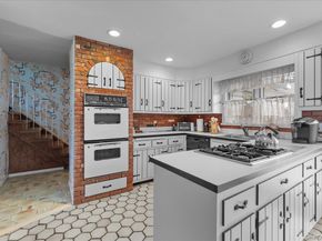 5 Woods Lane, Roslyn NY 11576