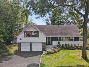 5 Woods Lane, Roslyn NY 11576