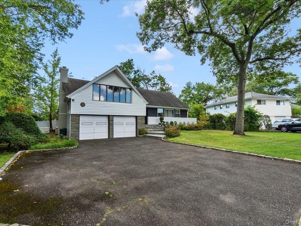 5 Woods Lane, Roslyn NY 11576