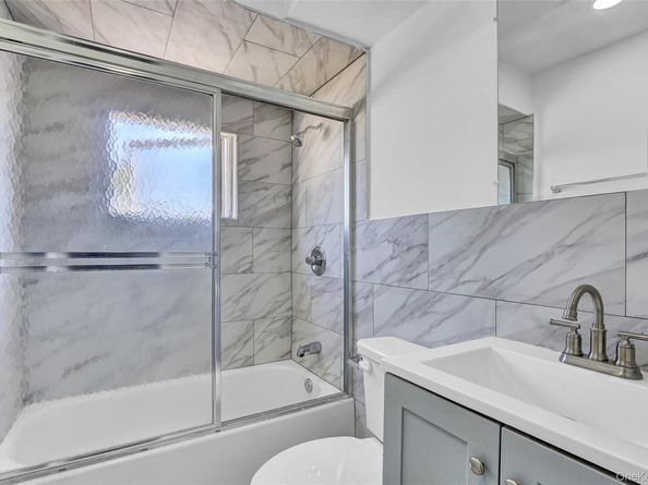 260 Cedar Court, Copiague NY 11726