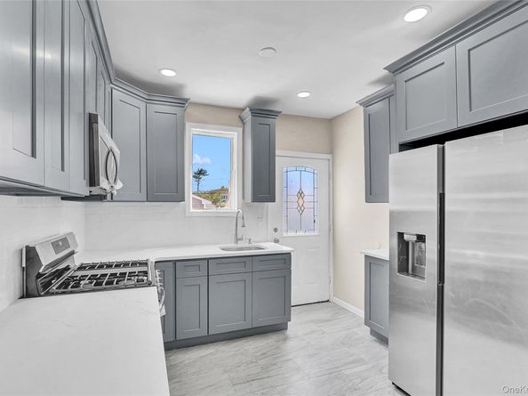 260 Cedar Court, Copiague NY 11726