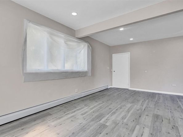 260 Cedar Court, Copiague NY 11726