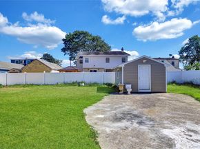 260 Cedar Court, Copiague NY 11726