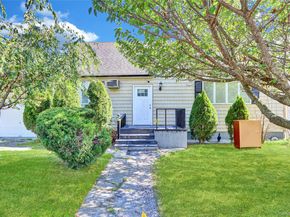 260 Cedar Court, Copiague NY 11726