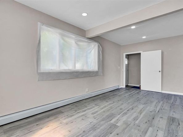 260 Cedar Court, Copiague NY 11726
