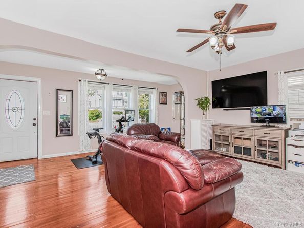 3992 Rombouts Avenue, Bronx NY 10466