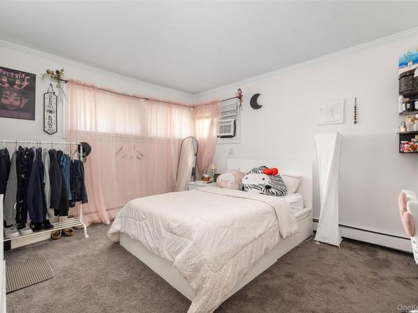 6 Downhill Lane, Wantagh NY 11793