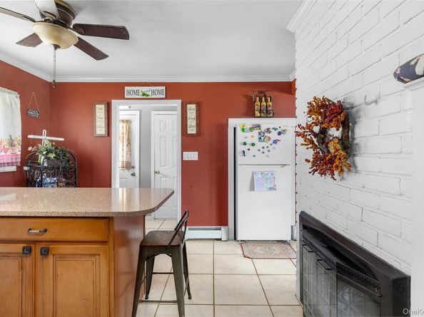 6 Downhill Lane, Wantagh NY 11793