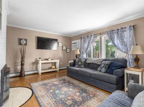 6 Downhill Lane, Wantagh NY 11793