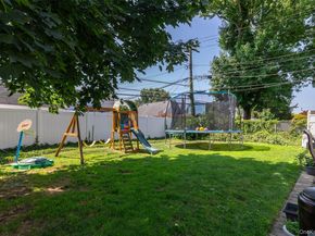 6 Downhill Lane, Wantagh NY 11793