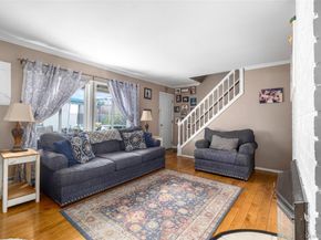6 Downhill Lane, Wantagh NY 11793