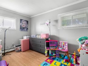 6 Downhill Lane, Wantagh NY 11793