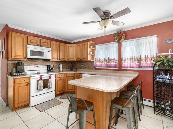 6 Downhill Lane, Wantagh NY 11793