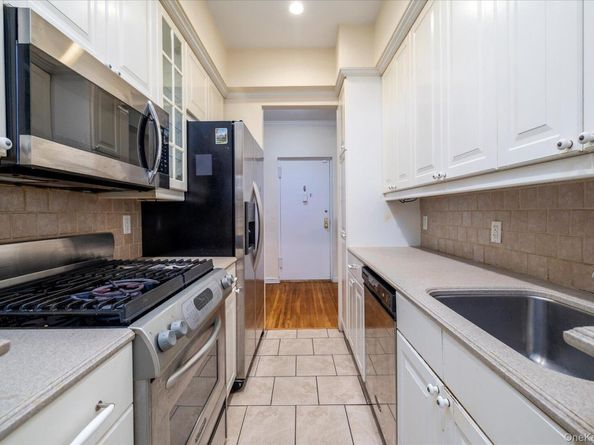 120 Morris Avenue A19, Rockville Centre NY 11570