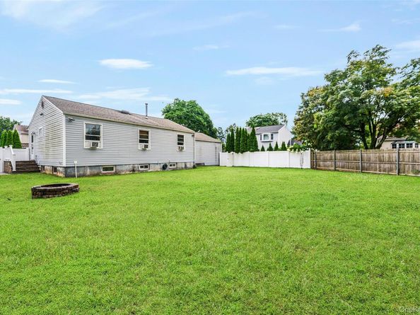 3 Vine Haven Lane, Commack NY 11725
