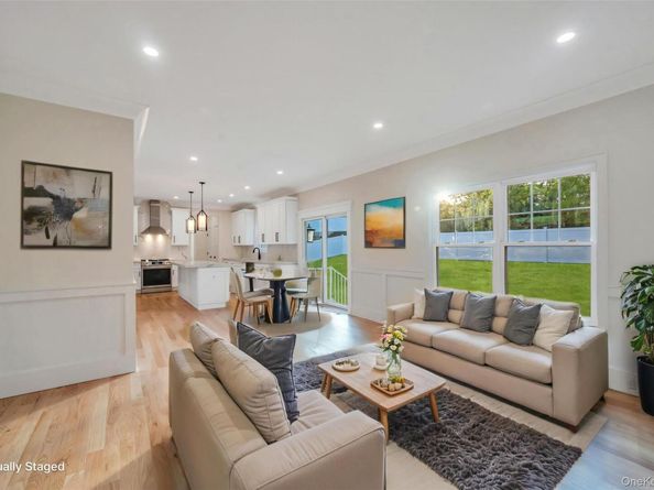 271 N Country Road, Smithtown NY 11787