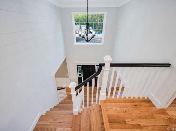271 N Country Road, Smithtown NY 11787