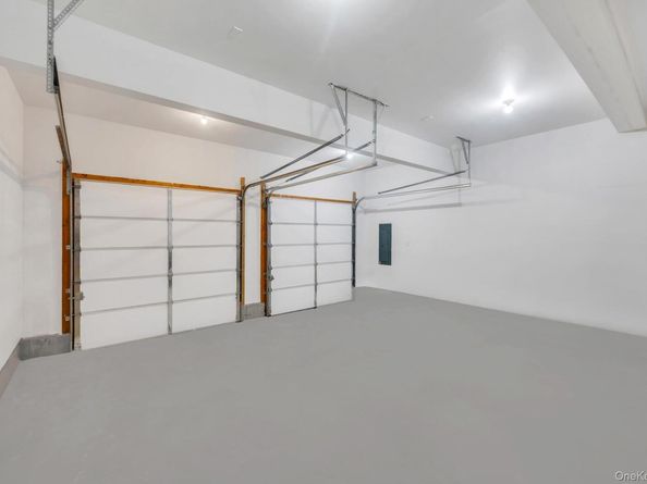 271 N Country Road, Smithtown NY 11787