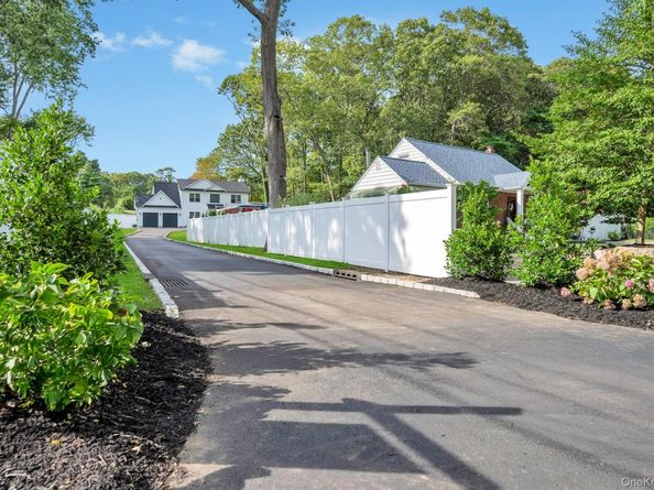 271 N Country Road, Smithtown NY 11787