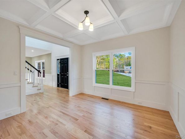 271 N Country Road, Smithtown NY 11787