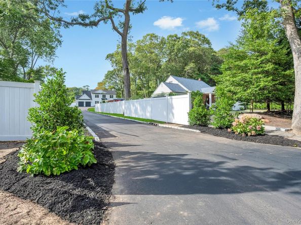 271 N Country Road, Smithtown NY 11787