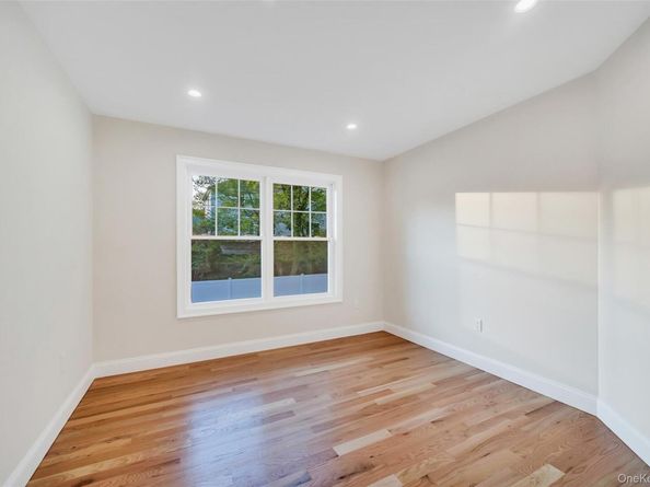 271 N Country Road, Smithtown NY 11787