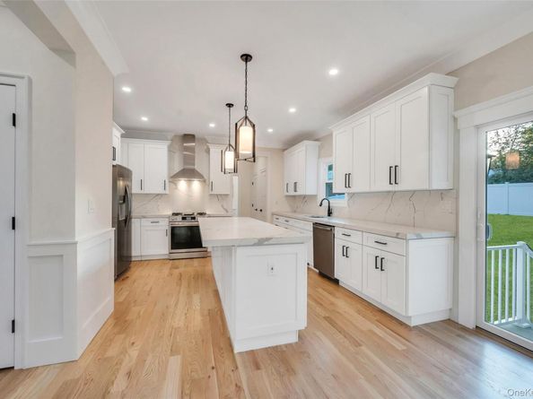 271 N Country Road, Smithtown NY 11787