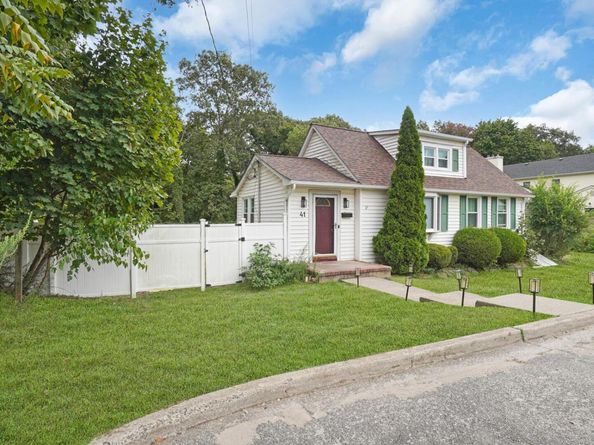 41 Lawrence Street, Farmingdale NY 11735