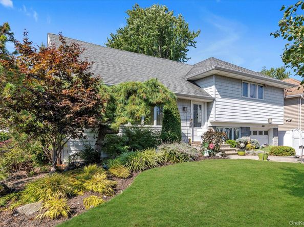 338 W Henrietta Avenue, Oceanside NY 11572