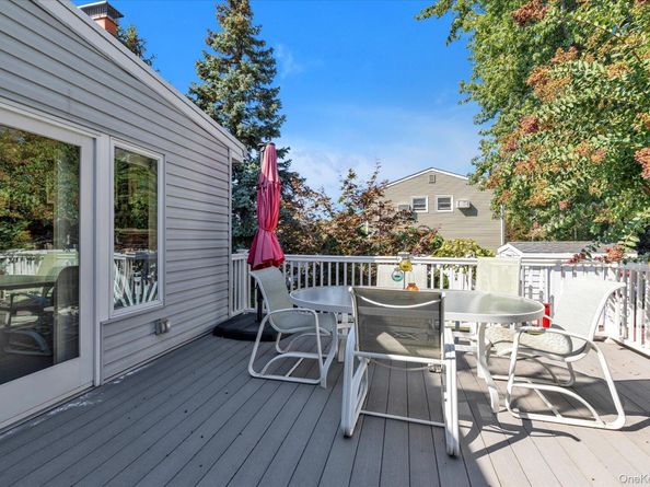 338 W Henrietta Avenue, Oceanside NY 11572