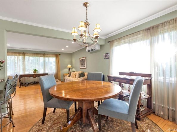 338 W Henrietta Avenue, Oceanside NY 11572